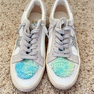 Vintage Havana Gray and White Sneakers with Blue Accents